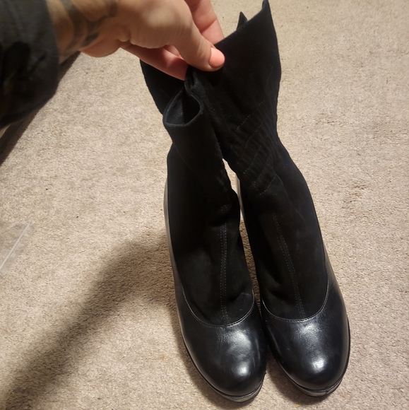 Authentic Fendi Boots - Picture 2 of 7